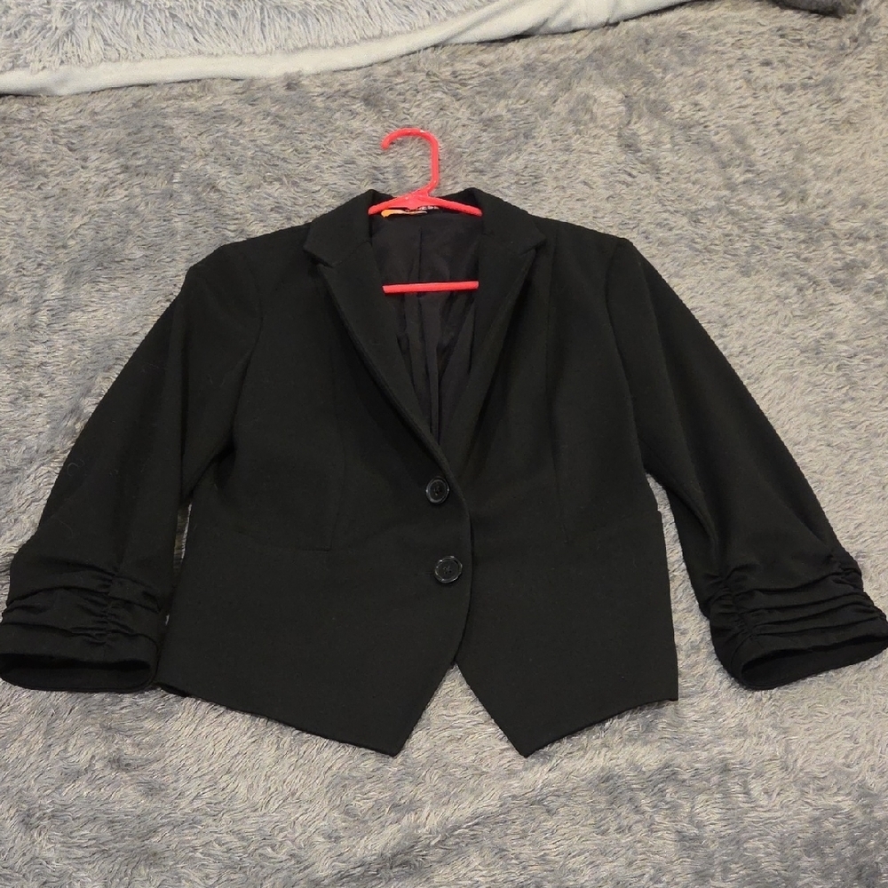 Express Black Cropped Blazer with Ruched Sleeves Size 6! Freshly Dry Cleaned!